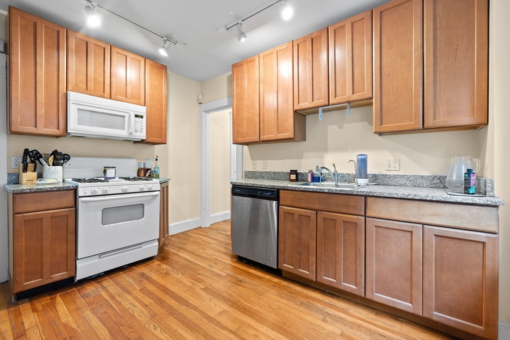 7 Richard Ave