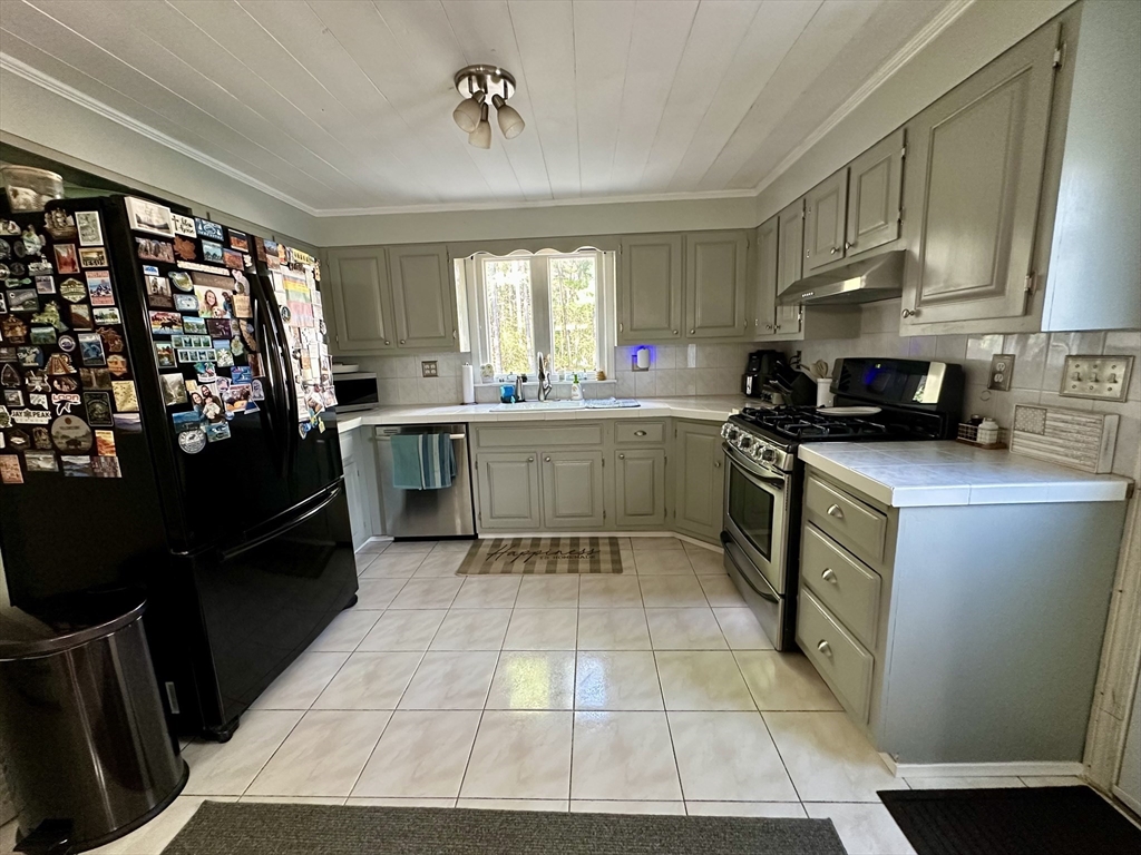 1 Kelly Dr, Freetown, MA Photo #16