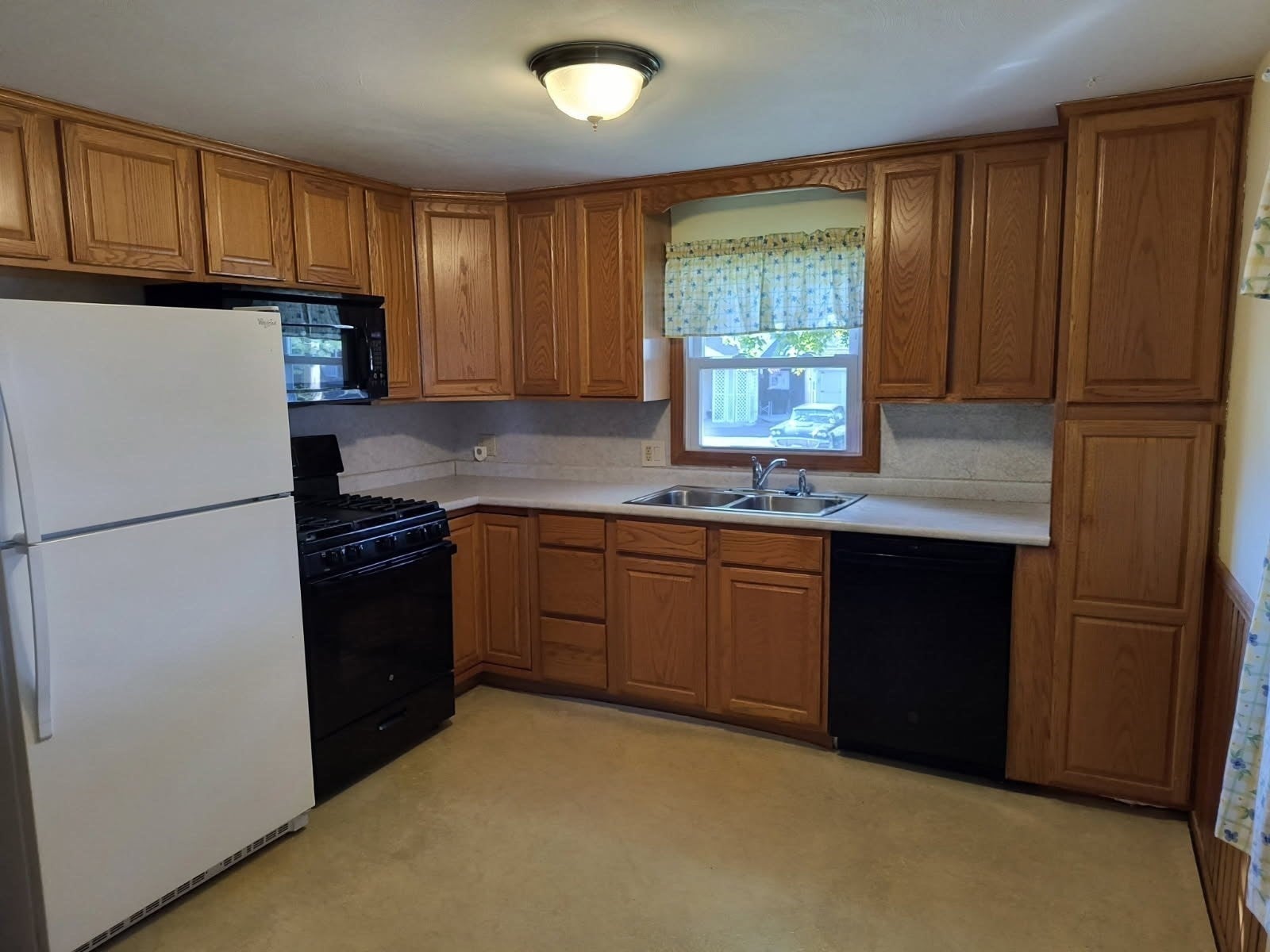 81 Beveridge Blvd, Westfield, MA, 81 Beveridge Blvd, Westfield, MA Photo #3