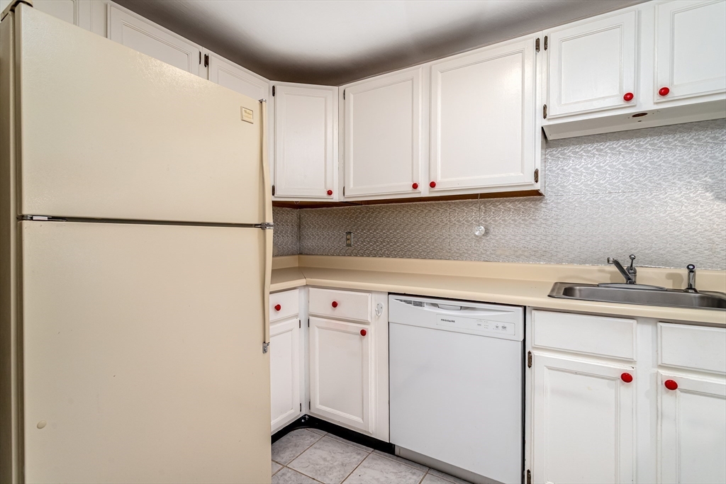 164 Ayer Rd F4