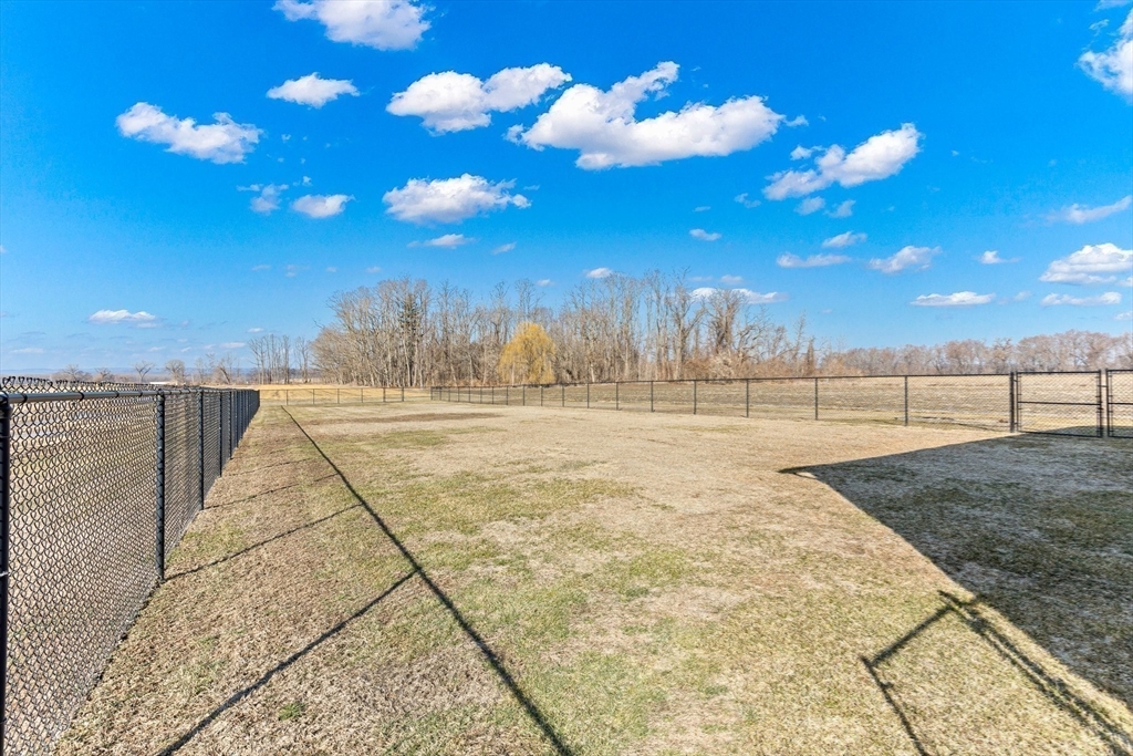 Hadley, Massachusetts 01035, United States, 4 Bedrooms Bedrooms, ,5 BathroomsBathrooms,Residential,Active,194769
