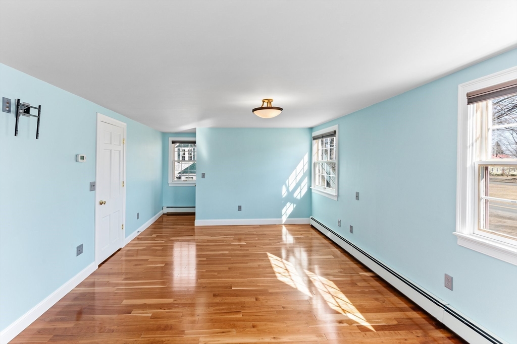 Hadley, Massachusetts 01035, United States, 4 Bedrooms Bedrooms, ,5 BathroomsBathrooms,Residential,Active,194769