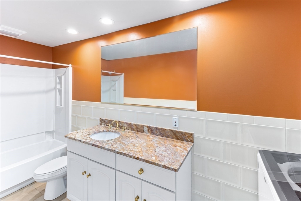 Hadley, Massachusetts 01035, United States, 4 Bedrooms Bedrooms, ,5 BathroomsBathrooms,Residential,Active,194769