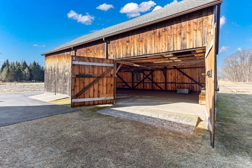 Hadley, Massachusetts 01035, United States, 4 Bedrooms Bedrooms, ,5 BathroomsBathrooms,Residential,Active,194769