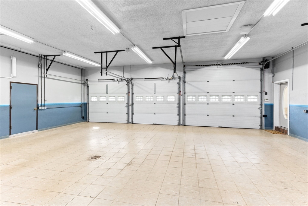 Hadley, Massachusetts 01035, United States, 4 Bedrooms Bedrooms, ,5 BathroomsBathrooms,Residential,Active,194769