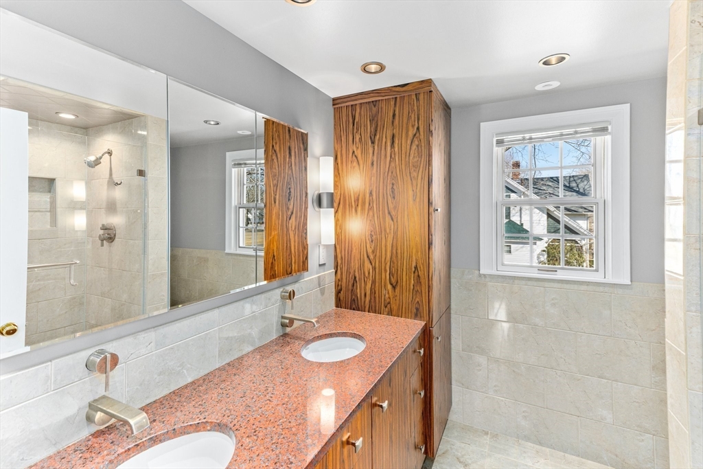 Hadley, Massachusetts 01035, United States, 4 Bedrooms Bedrooms, ,5 BathroomsBathrooms,Residential,Active,194769