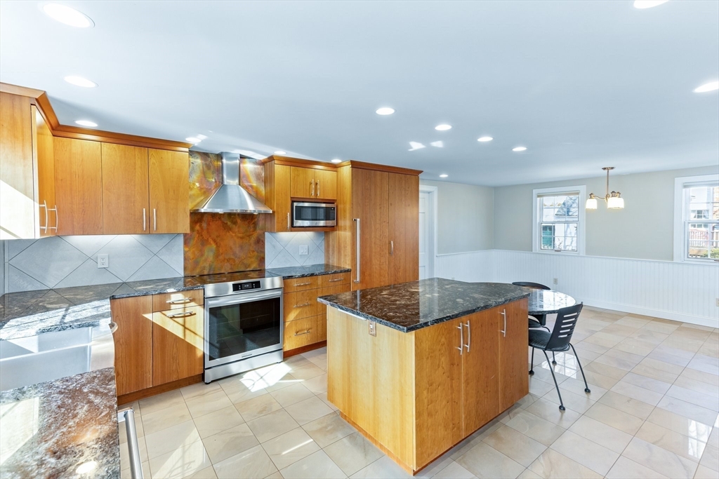 Hadley, Massachusetts 01035, United States, 4 Bedrooms Bedrooms, ,5 BathroomsBathrooms,Residential,Active,194769