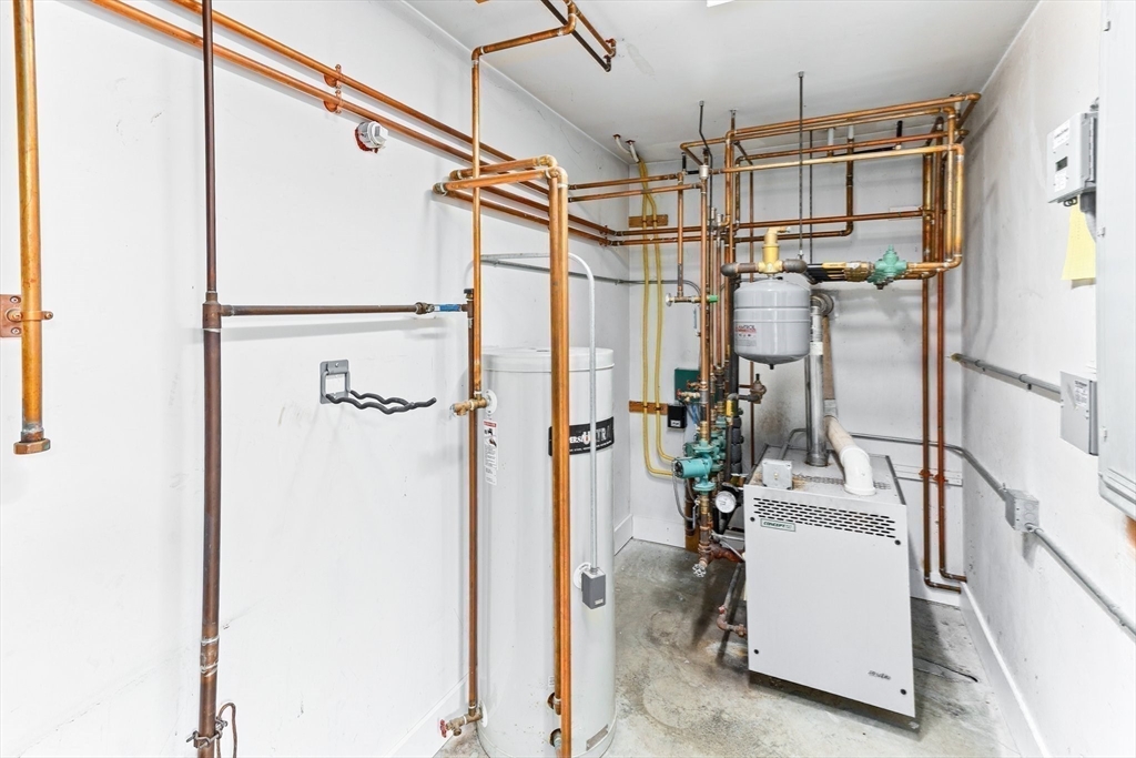 Hadley, Massachusetts 01035, United States, 4 Bedrooms Bedrooms, ,5 BathroomsBathrooms,Residential,Active,194769