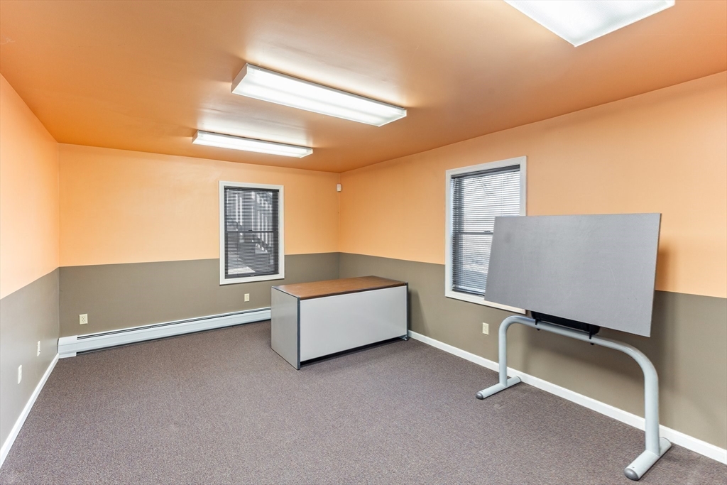 Hadley, Massachusetts 01035, United States, 4 Bedrooms Bedrooms, ,5 BathroomsBathrooms,Residential,Active,194769