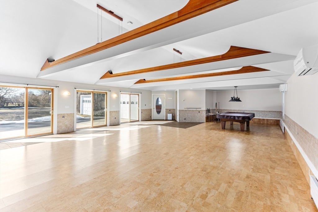 Hadley, Massachusetts 01035, United States, 4 Bedrooms Bedrooms, ,5 BathroomsBathrooms,Residential,Active,194769