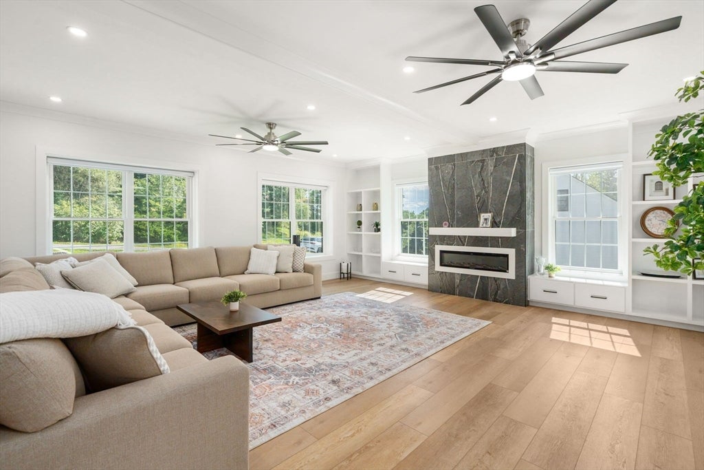 9 Flanagan Dr, Shrewsbury, MA Photo #12