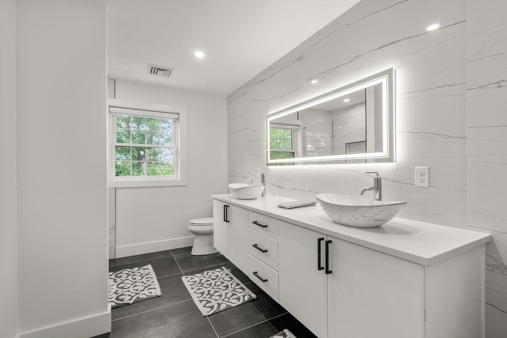 9 Flanagan Dr, Shrewsbury, MA Photo #28