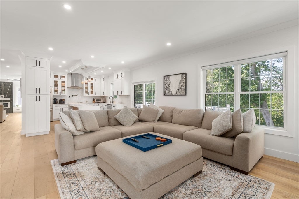 9 Flanagan Dr, Shrewsbury, MA Photo #11
