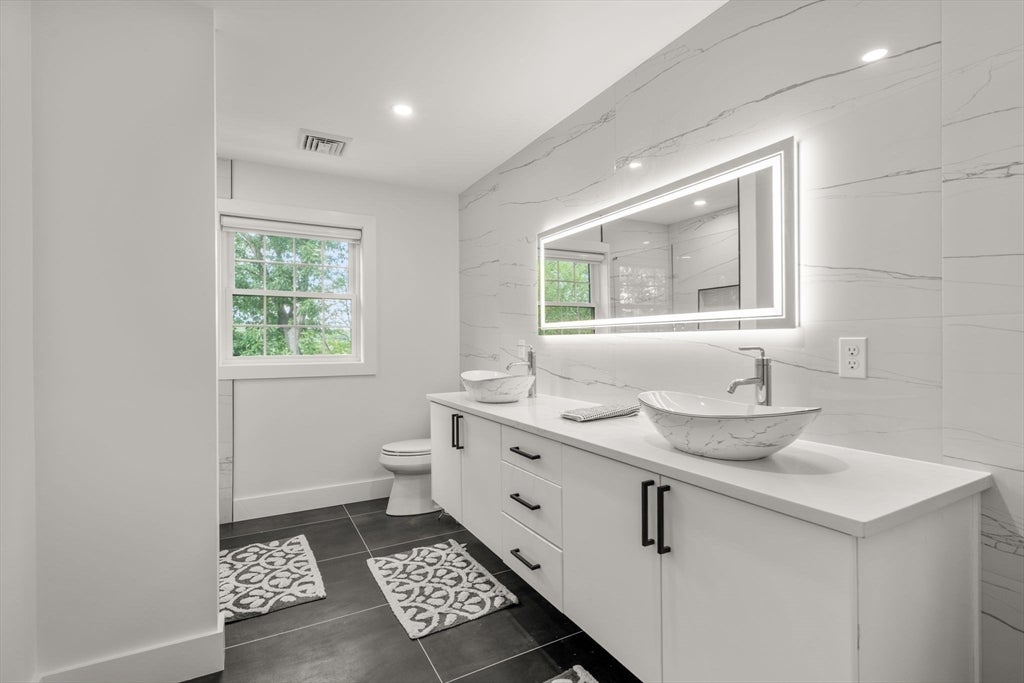 9 Flanagan Dr, Shrewsbury, MA Photo #23