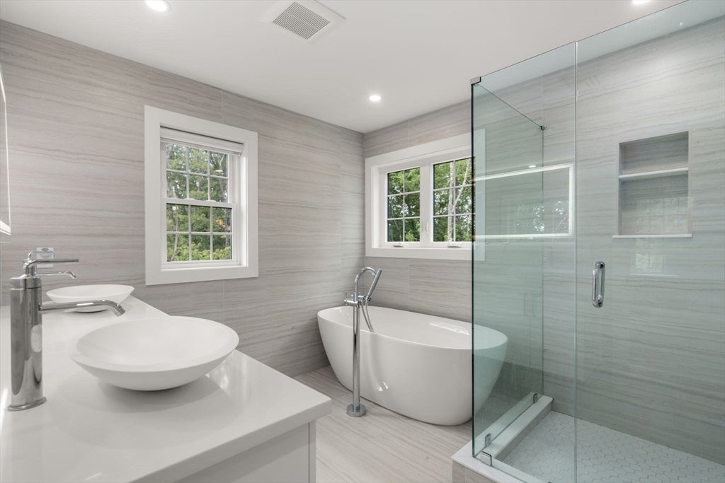 9 Flanagan Dr, Shrewsbury, MA Photo #22