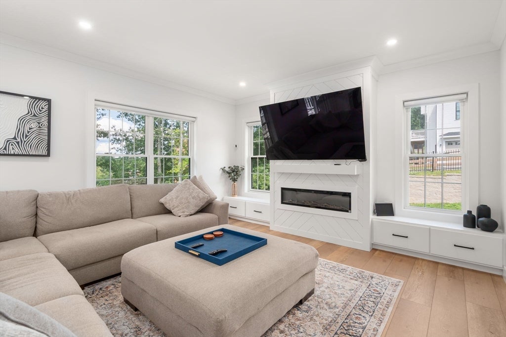 9 Flanagan Dr, Shrewsbury, MA Photo #8