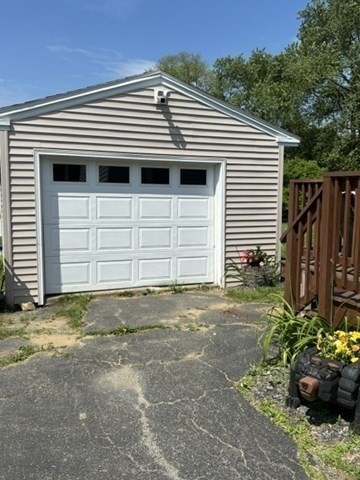 61 Allengate Ave