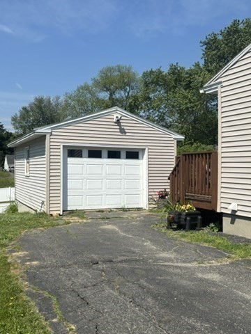 61 Allengate Ave