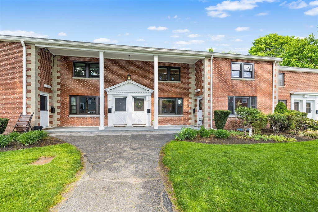 Photo of 210 Church St, Waltham, MA