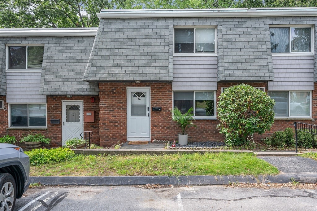 Photo of 141 Thissell Ave, Dracut, MA