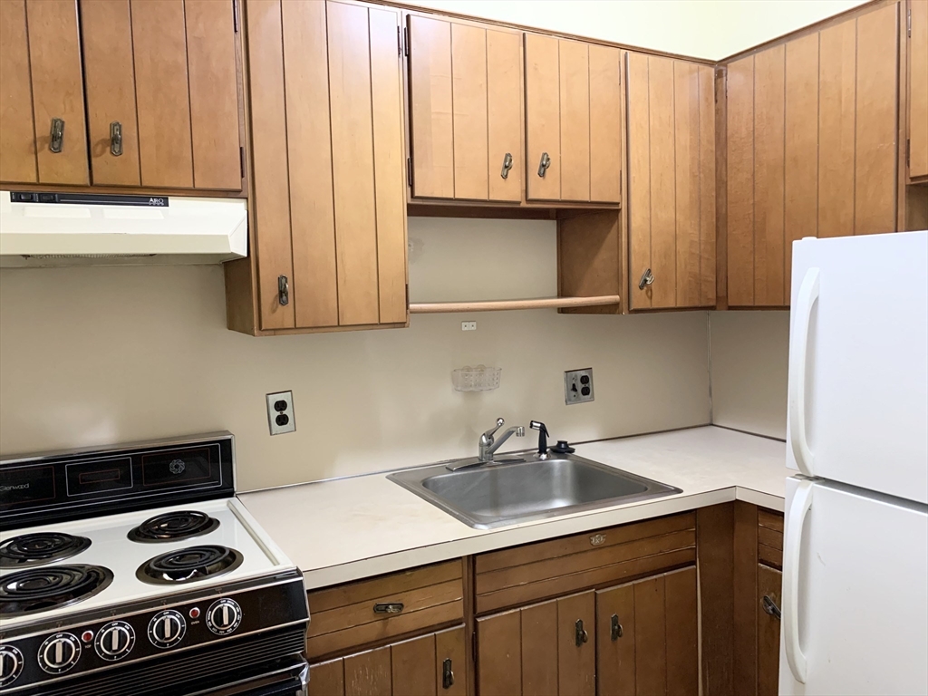317 Commonwealth Ave 3F