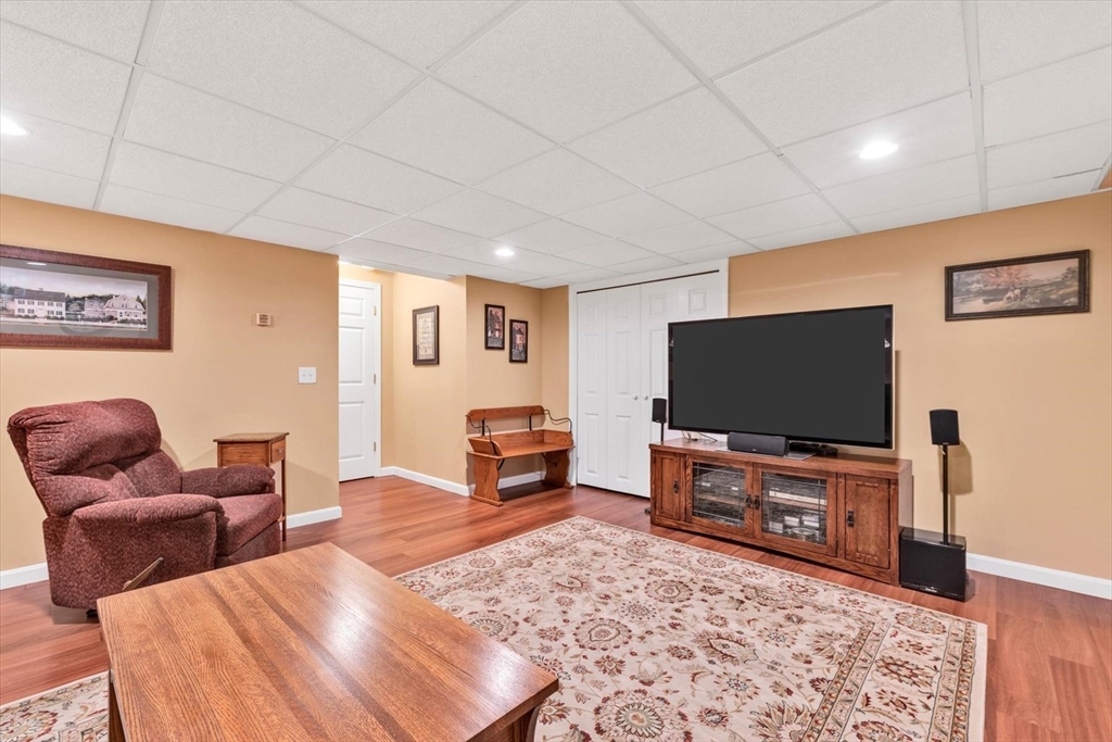 Barnstable, Massachusetts 02601, United States, 3 Bedrooms Bedrooms, ,3 BathroomsBathrooms,Residential,Active,147518