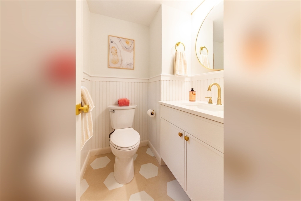 Barnstable, Massachusetts 02632, United States, 3 Bedrooms Bedrooms, ,2 BathroomsBathrooms,Residential,Active,170278