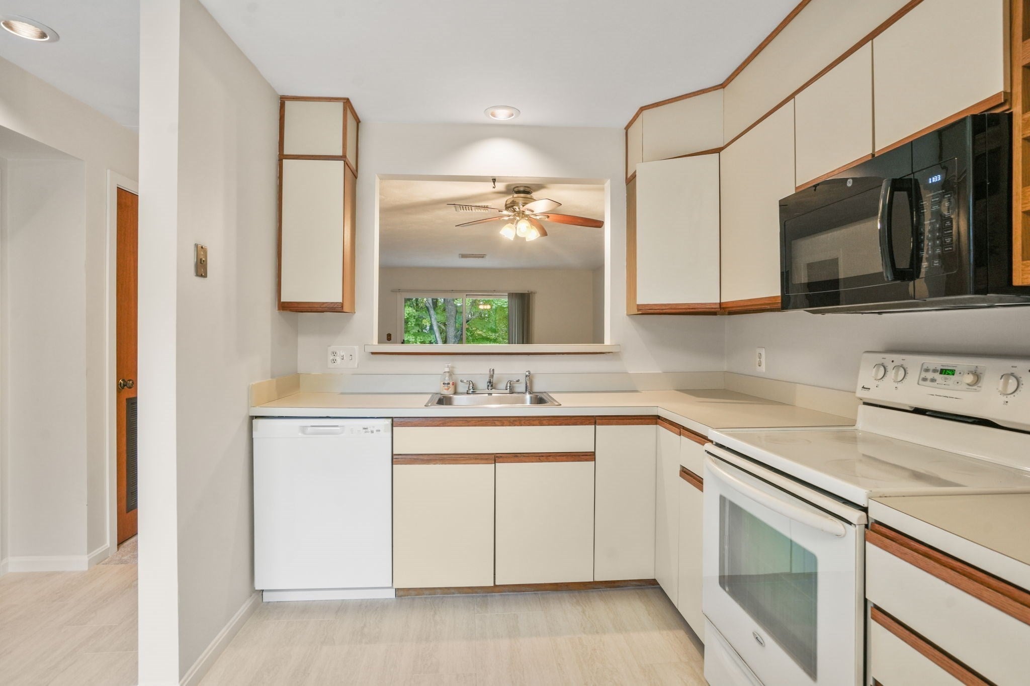 330 Sunderland Rd #22, Worcester, MA, 330 Sunderland Rd #22, Worcester, MA Photo #6
