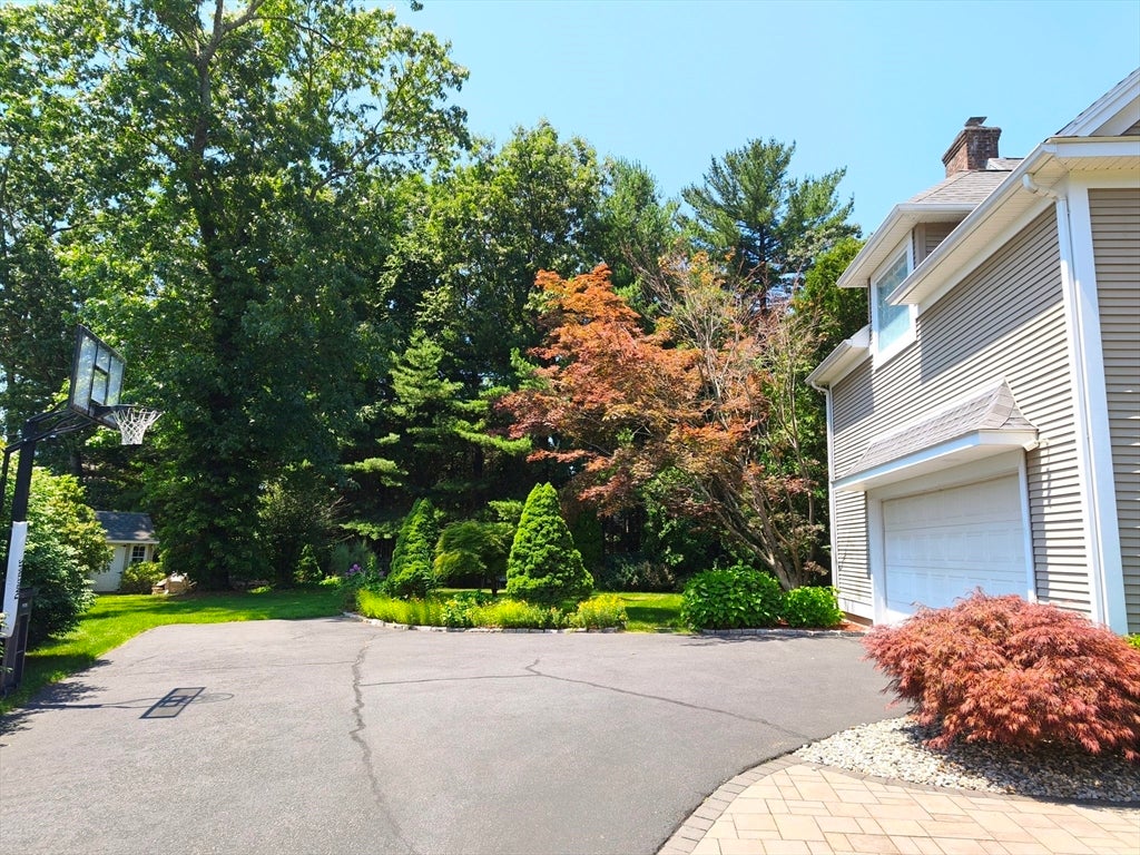 140 Wildflower Cir, Westfield, MA Photo #27