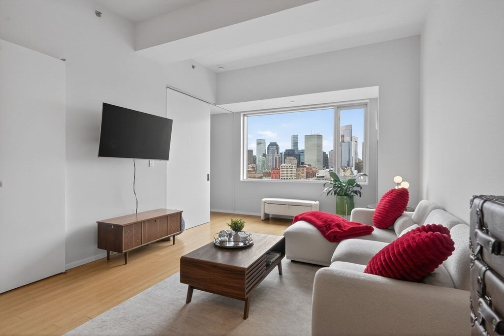 Click for 141 Dorchester Ave #1005, Boston, MA slideshow