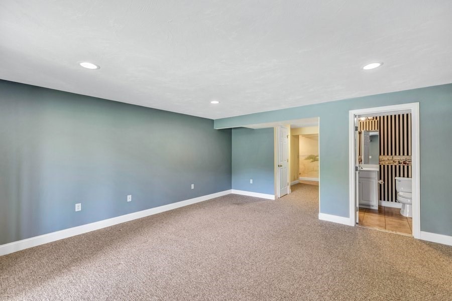 Bourne, Massachusetts 02532, United States, 2 Bedrooms Bedrooms, ,4 BathroomsBathrooms,Residential,Active,93687