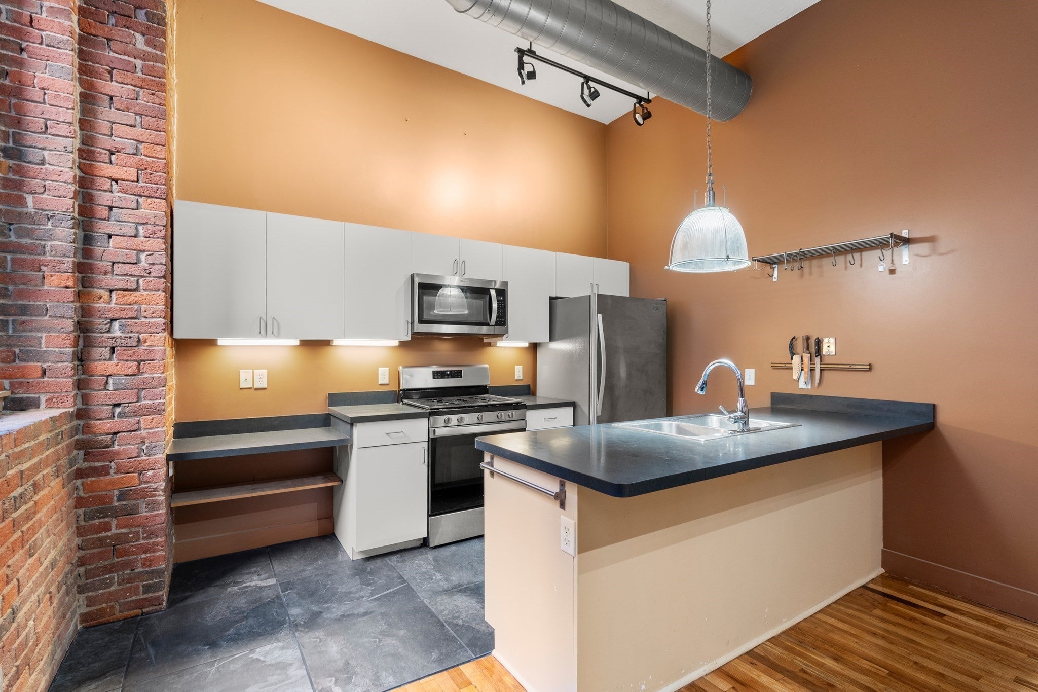 13-17 Willow St 205