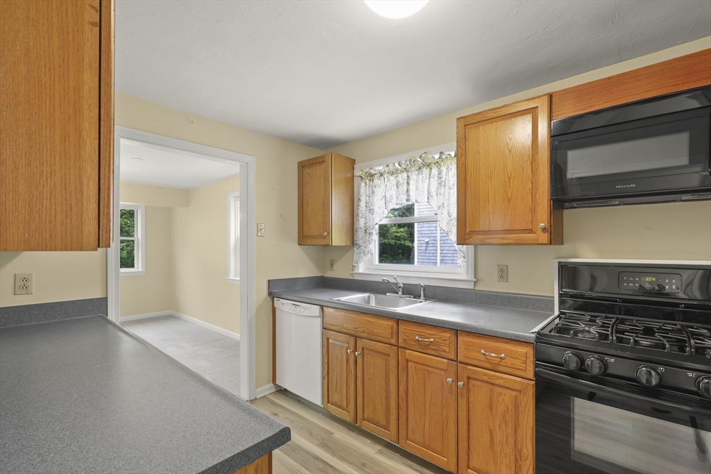 18 Harbor Hill Dr 18