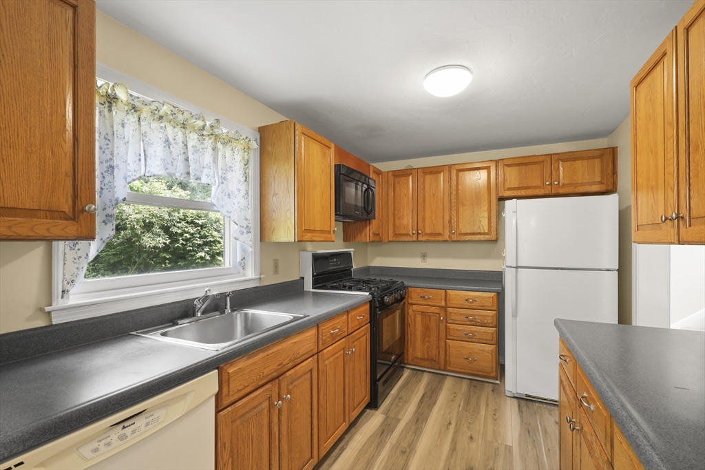 18 Harbor Hill Dr 18