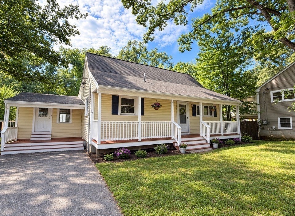 Photo of 19 Fieldcrest Ter, North Reading, MA