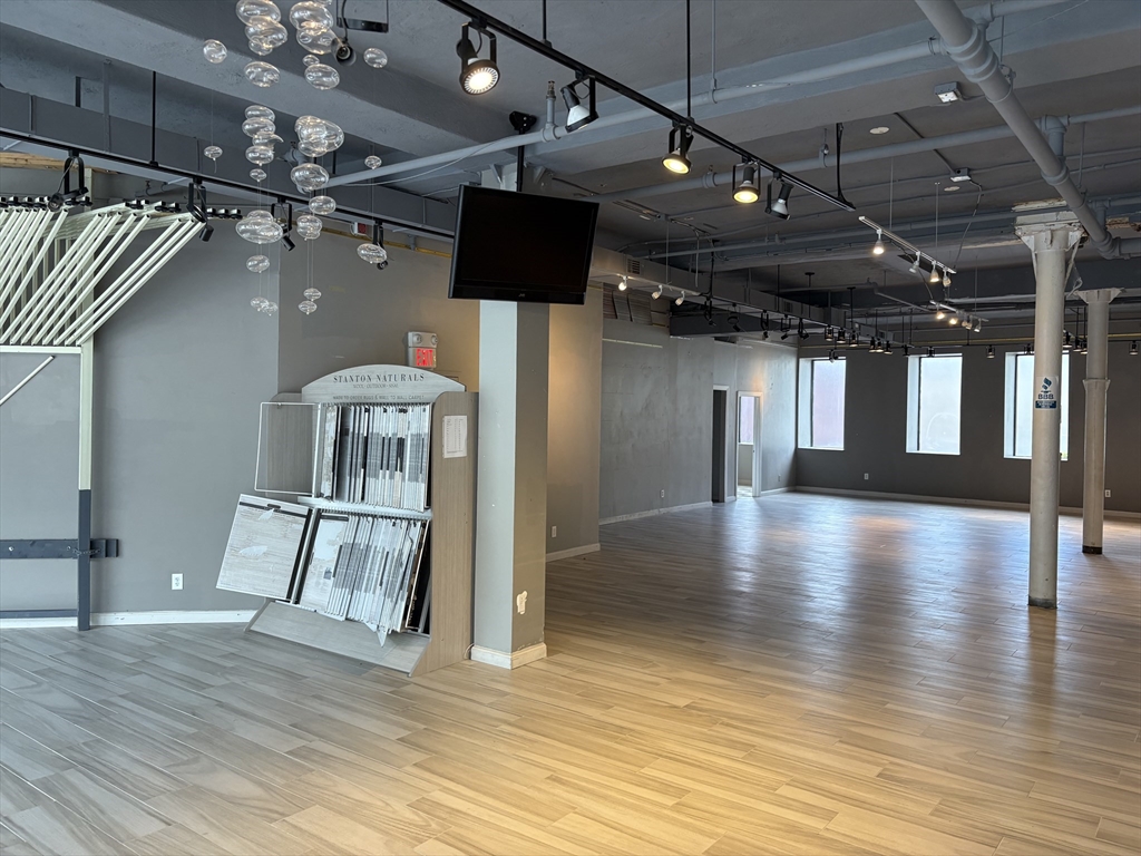 Brookline, Massachusetts 02447, United States, ,Commercial,Active,148149