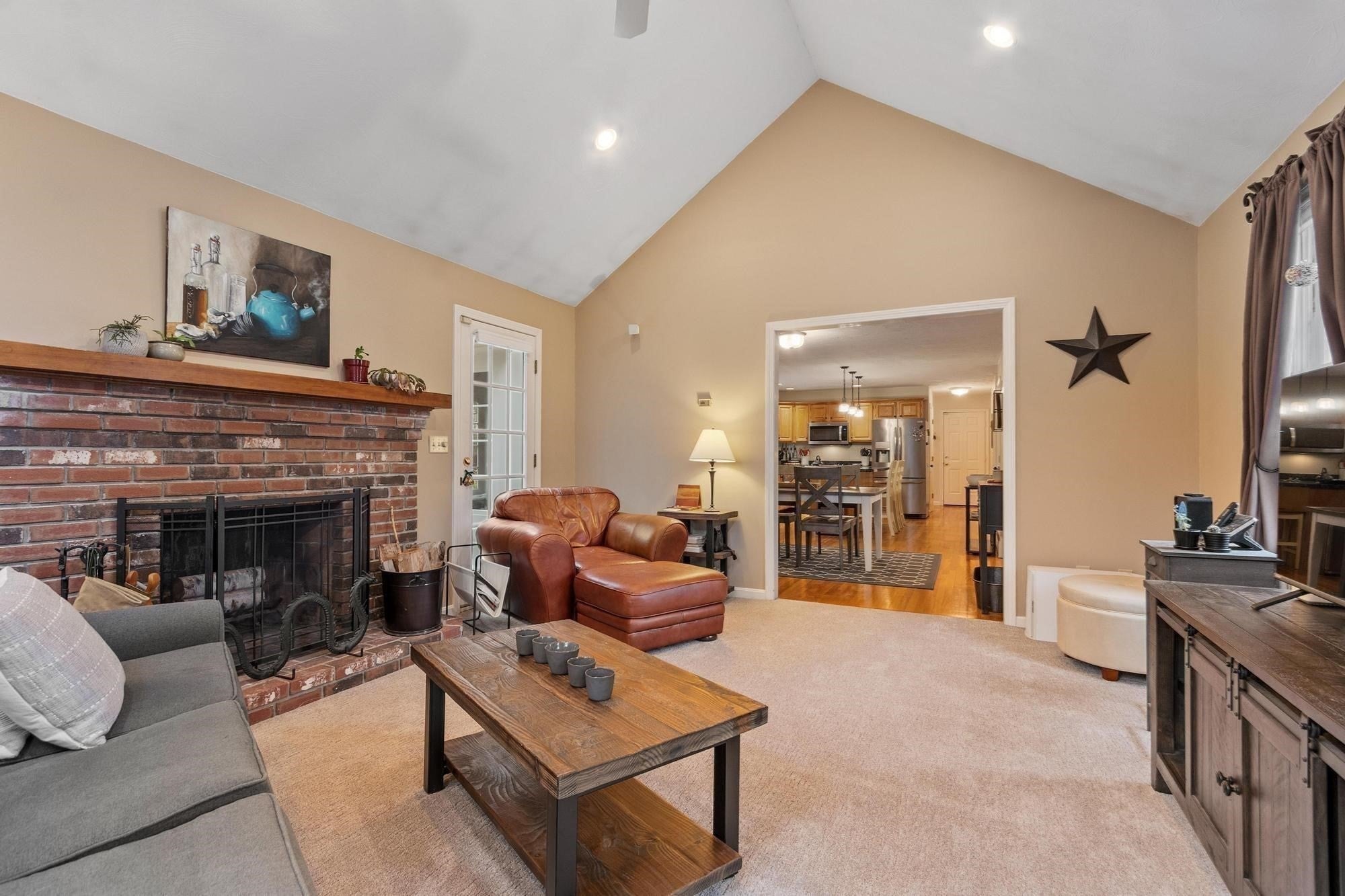 4 Brookside Ln, Sterling, MA Photo #8