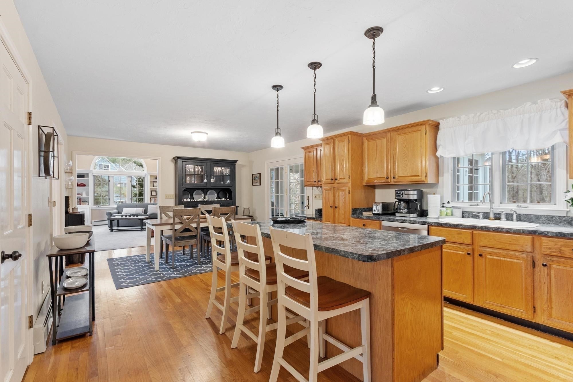 4 Brookside Ln
