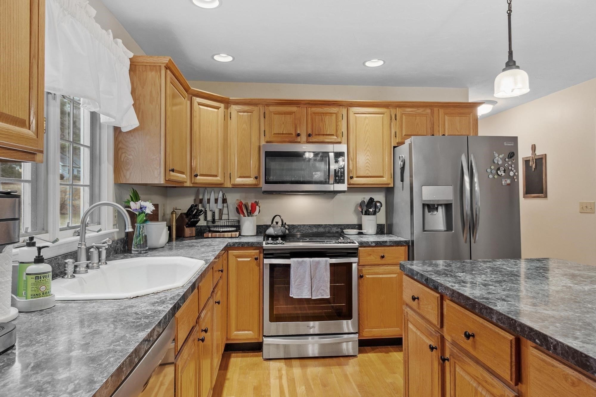 4 Brookside Ln, Sterling, MA Photo #13