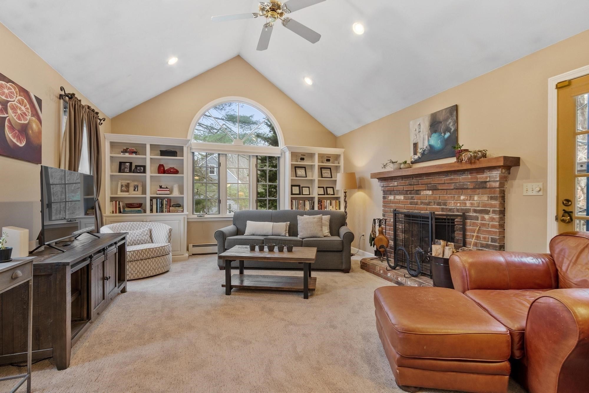 4 Brookside Ln