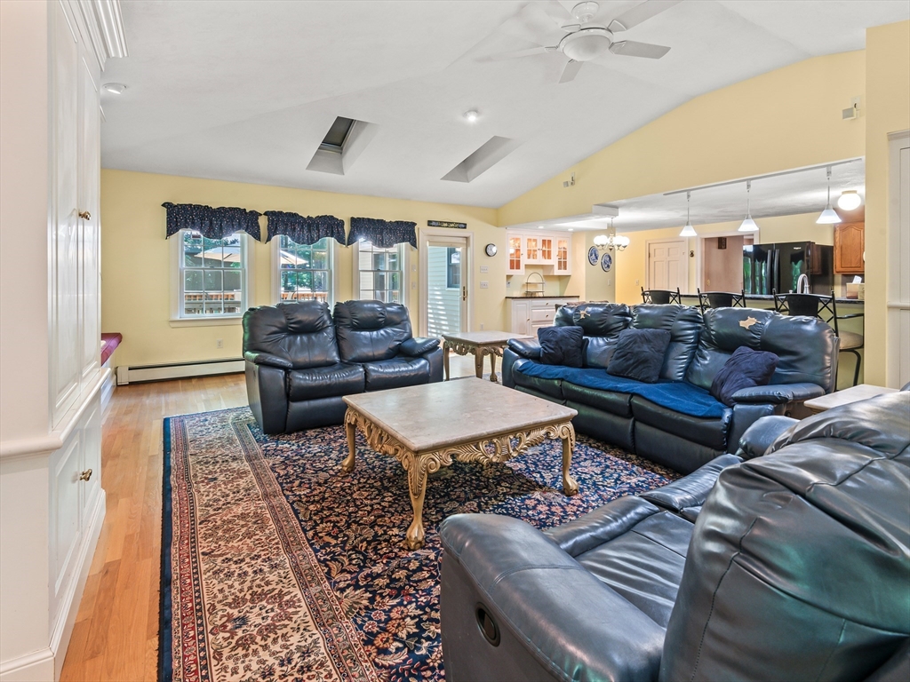 14 Running Brook Cir