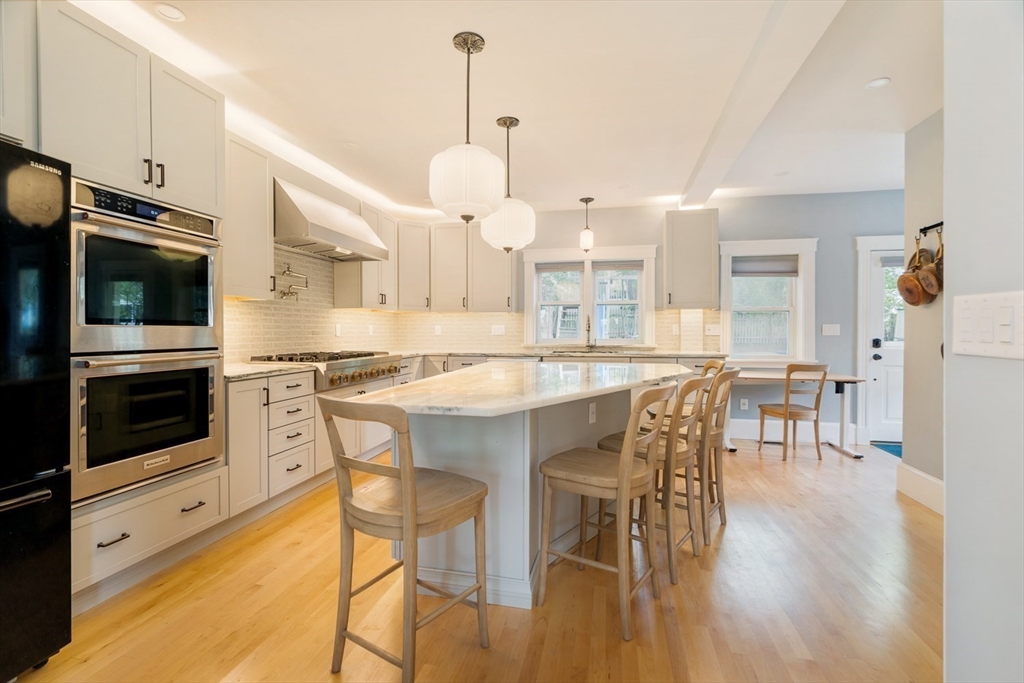 Somerville, Massachusetts 02143, United States, 3 Bedrooms Bedrooms, ,3 BathroomsBathrooms,Residential,Contingent,153228