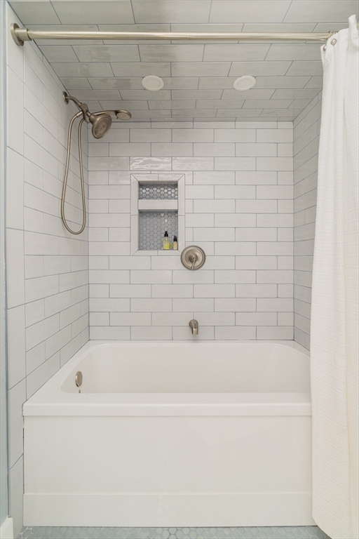 Somerville, Massachusetts 02143, United States, 3 Bedrooms Bedrooms, ,3 BathroomsBathrooms,Residential,Contingent,153228