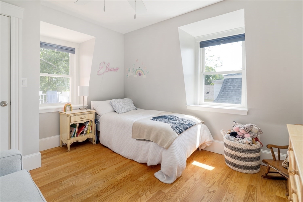 Somerville, Massachusetts 02143, United States, 3 Bedrooms Bedrooms, ,3 BathroomsBathrooms,Residential,Contingent,153228