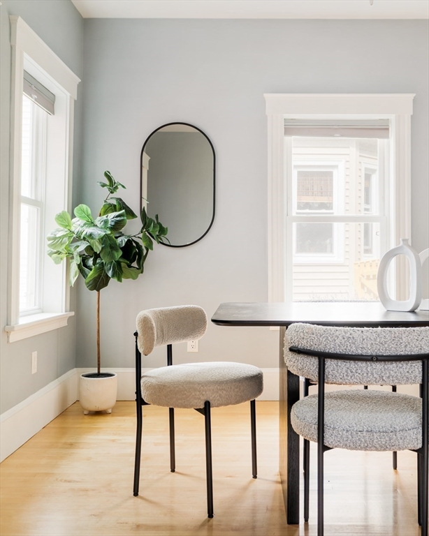 Somerville, Massachusetts 02143, United States, 3 Bedrooms Bedrooms, ,3 BathroomsBathrooms,Residential,Contingent,153228