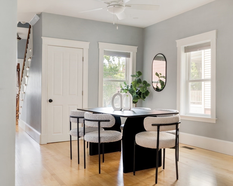 Somerville, Massachusetts 02143, United States, 3 Bedrooms Bedrooms, ,3 BathroomsBathrooms,Residential,Contingent,153228