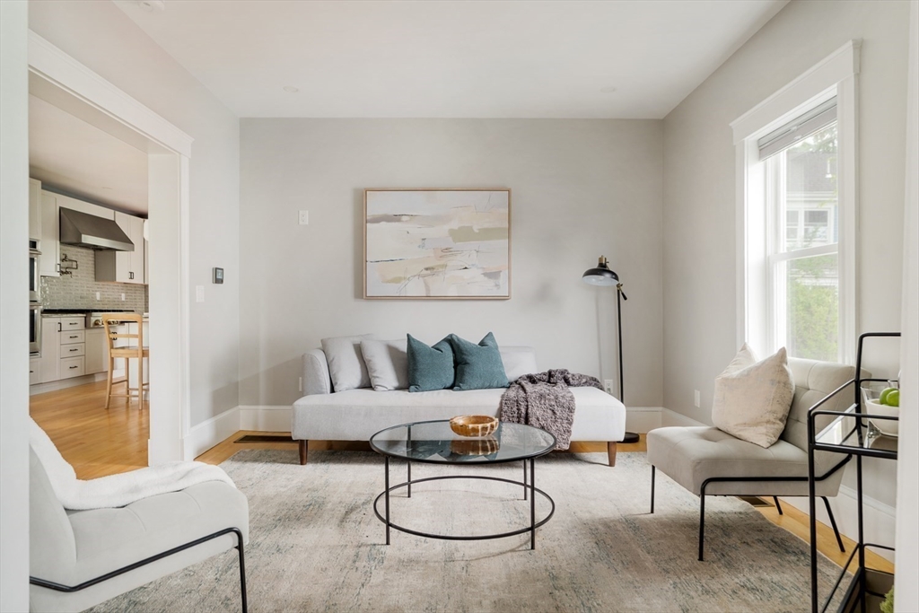 Somerville, Massachusetts 02143, United States, 3 Bedrooms Bedrooms, ,3 BathroomsBathrooms,Residential,Contingent,153228