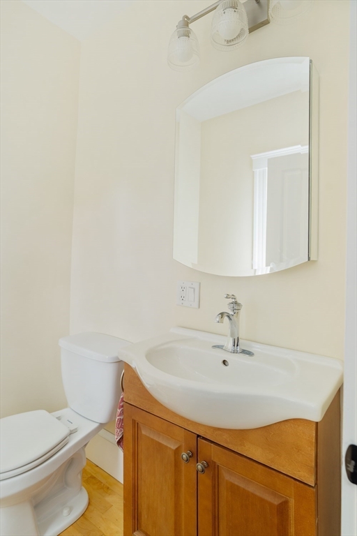 Somerville, Massachusetts 02143, United States, 3 Bedrooms Bedrooms, ,3 BathroomsBathrooms,Residential,Contingent,153228