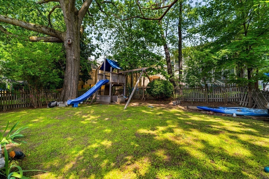 Somerville, Massachusetts 02143, United States, 3 Bedrooms Bedrooms, ,3 BathroomsBathrooms,Residential,Contingent,153228