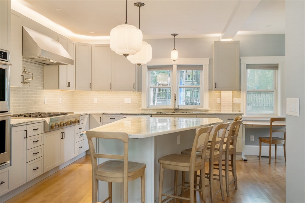 Somerville, Massachusetts 02143, United States, 3 Bedrooms Bedrooms, ,3 BathroomsBathrooms,Residential,Contingent,153228